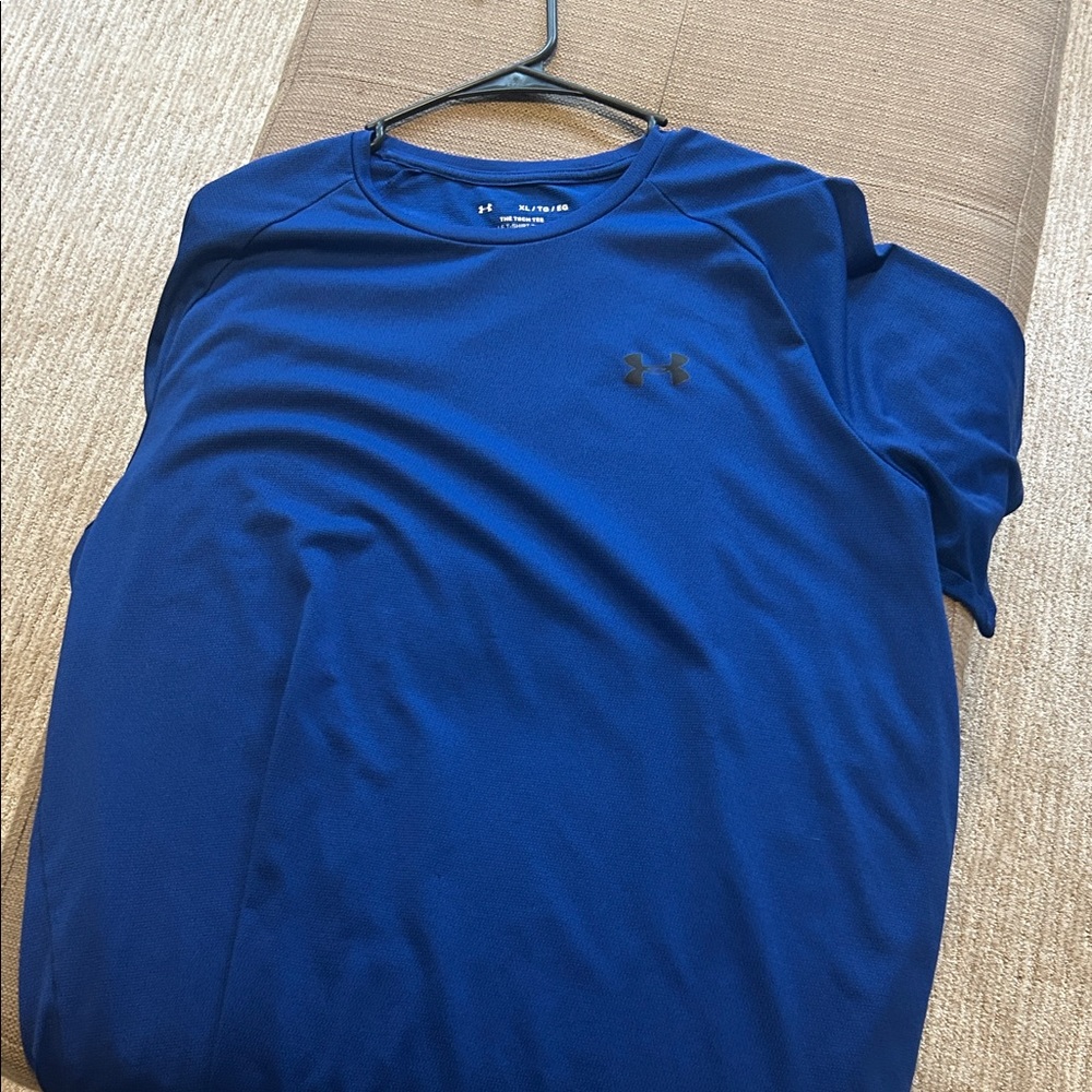 Under Armour Men's Short Sleeve Tee in Navy